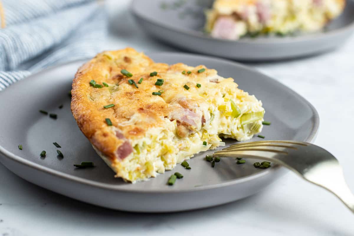 picture of crustless ham and cheese quiche with leeks