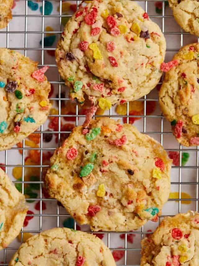 Easy Fruity Pebbles Marshmallow Cookies