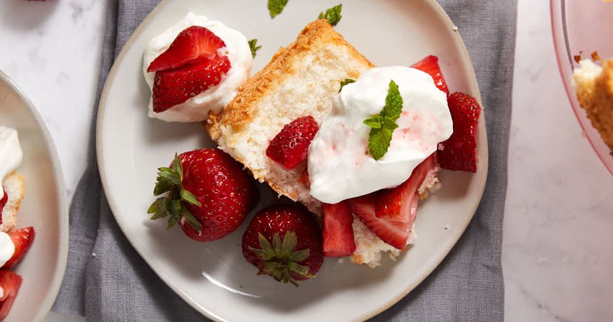 Strawberry Shortcake With Angel Food Cake KlarbrunnSparkling
